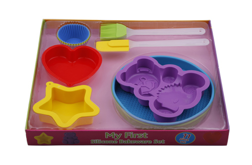 Kids cake mold set